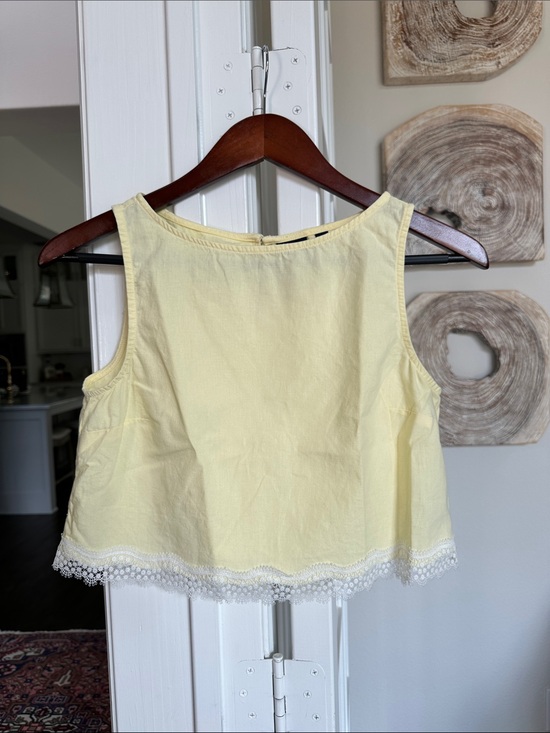 GAP Tops - GAP Lace-Hem Sleeveless Crop Top - Pale Yellow